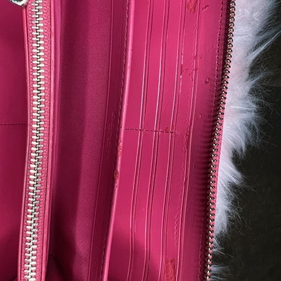 Coach Zippy Wallet - Picture 6 of 8